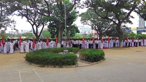 TRAO HỌC BỔNG CHO HỌC SINH TỪ QUỸ “TIẾP BƯỚC CHO EM ĐẾN TRƯỜNG”