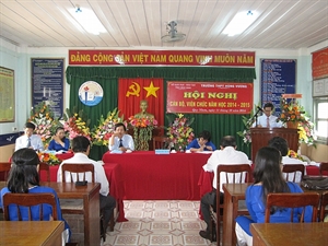 HỘI NGHỊ CÁN BỘ, VIÊN CHỨC TRƯỜNG THPT HÙNG VƯƠNG  NĂM HỌC 2014-2015