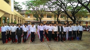 LỄ KẾT NẠP ĐOÀN VIÊN VÀ SƠ KẾT HỌC KÌ I  NĂM HỌC 2014- 2015