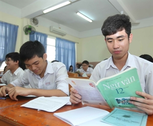 Phải cân đối giữa dạy chữ và rèn người